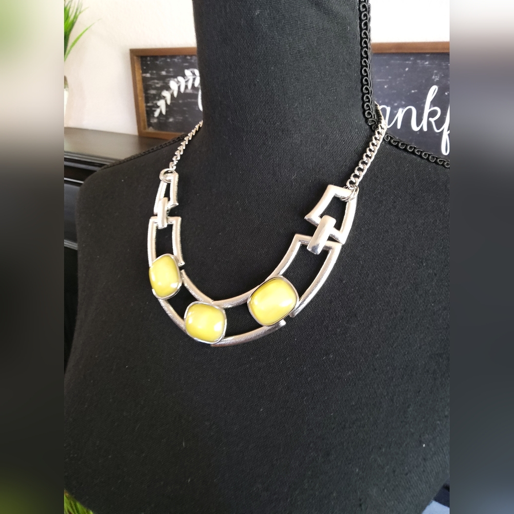 Ladies Silver Tone Necklace - Picture 2 of 4